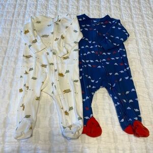 Bundle of 2 Carter’s Zip Footed Sleepers- 6mo